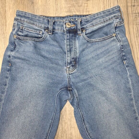 American Eagle Medium Wash Tom Girl Jeans Size 6 - Picture 2 of 8